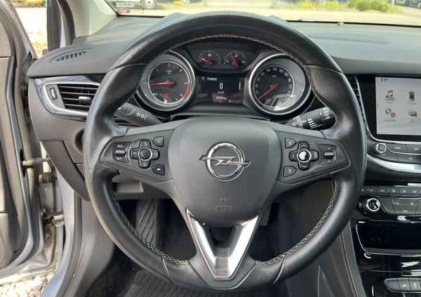 Opel Astra cena 39900 przebieg: 227000, rok produkcji 2017 z Pieniężno małe 704